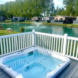 Honey Bee Lodge With Hot Tub