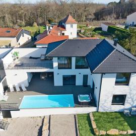 BELLEVUE 2, piscine, jacuzzi, sauna