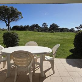 Appartement de vacances terrasse et jardin - Les Sables d'Olonne, hotel in Les Sables-d'Olonne