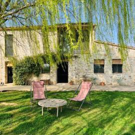 Masia Can Pares with pool & stunning surroundings, khách sạn ở Sant Gregori