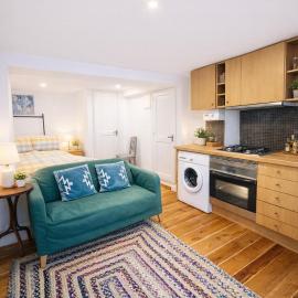 Spacious studio Quiet home 536Mbps Internet