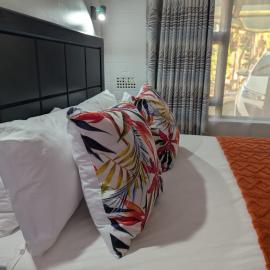 Carravensiria Chalet 27, hotel in Hibberdene