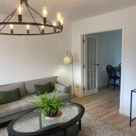 Modern 3 bed home by Glasgow airport