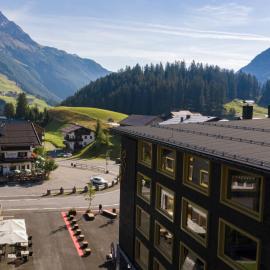 Berghotel Kleiner Biber, hotel u gradu 'Warth am Arlberg'