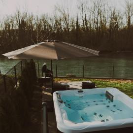 A frame CHILL House, hotel in Brasina