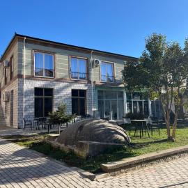 Te BUNKERI, viešbutis mieste Ersekë
