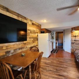 Cowboy Up! River Ranch Ground Floor Cottage w Porch!! 162, hotel a River Ranch