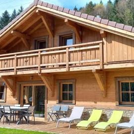 Chalet du Pré Temy avec sauna et jeux extérieur, hotel u gradu 'Cornimont'