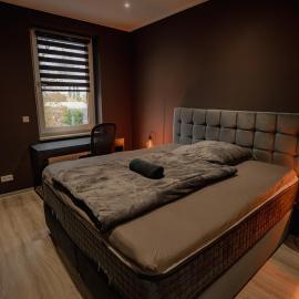 Black Studio Apartment 3