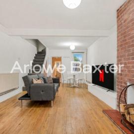 Homely 3-Bedroom Retreat with Garden & Living Room