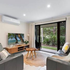 Noosa resort pool paradise close to Noosa river
