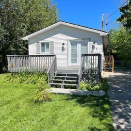 Lake Simcoe Beach Oasis with Backyard and Firepit