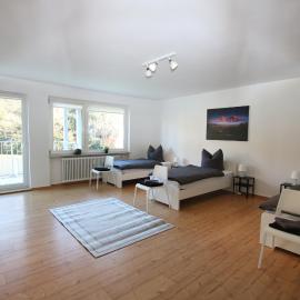 -MrLiving- Modernes Apartment mit Einzelbetten, voll ausgestattete Küche, Balkon, WLAN, Parkplatz, ideal für Monteure -WZ05-
