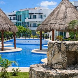 Casa con alberca y jardín en Cancún, ξενοδοχείο στο Κανκούν