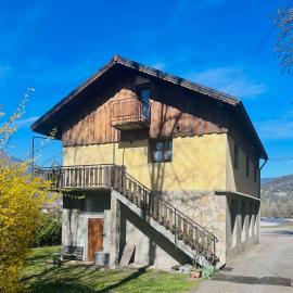 Le Nid des Bois - Maison familiale au calme entre forêt et rivière, hotel in Albertville