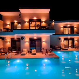 Aelia Luxury Apartments & Pool, hotel in Skafidia