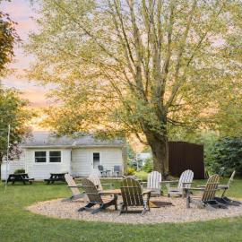 Christmas Tree Farm - Evergreen Escape, Hotel in Berrien Center