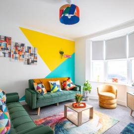 Brighton Colour Pop House- Sleeps up to 12, hotel in Brighton & Hove