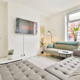 Oldham House, near Town Centre, sleeps 5