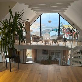 Design Villa with Panoramic Views & Large Windows, hotel di Miðvágur