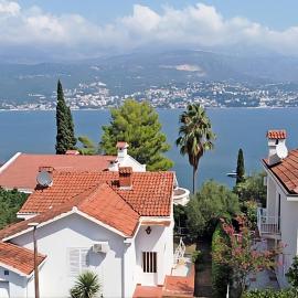 Charming Little House - Private Parking & Beach Nearby