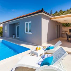 Seaside house with a swimming pool Cove Bristva, Korcula - 25192