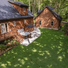 Knobby & Nice Retreat with hot tub, firepit, pool, hotel in Claysburg