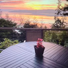 Serenity Pines by AvantStay, Hotel in Greenbank