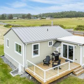 Swan Lake Cottage by AvantStay, hotel i Oak Harbor