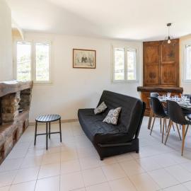 Minerve holiday home with garden