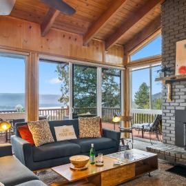 Lakeview Lodge by AvantStay, hotel in Fawnskin