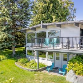 Sunny Side Island Retreat by AvantStay, Hotel in Freeland