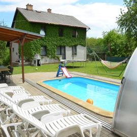 Villa in Zelenecká Lhota with Private Pool – hotel w mieście Libáň