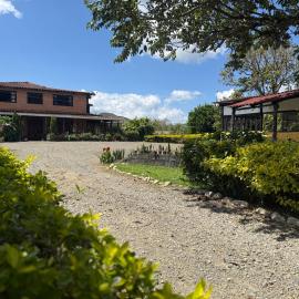 Hotel Campestre El Paraiso, hotelli kohteessa Urrao