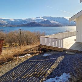 3 Bedroom Awesome Home In Sandhornøy，Finnset的飯店