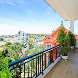 Home nguyên căn - trung tâm Đà Lạt - View đẹp, hotell i Dalat