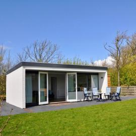 Bungalow in Callantsoog near Sandy Beaches, hotel in Callantsoog
