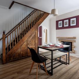 Central Bishop Auckland 2BR Home Walk to Town, hotel in Bishop Auckland