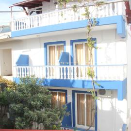 Nikos Studios Meltemi Family Suite Penthouse, hotel in Archangelos
