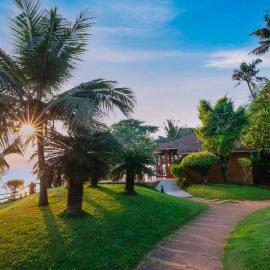 Fragrant Nature Backwater Resort & Ayurveda Spa Kollam, hotel di Kollam