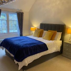 The Old Barn Marlborough, spacious grade 2 listed with parking