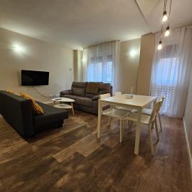 Apartamentos Picasso, hotel in Alcalá de Henares