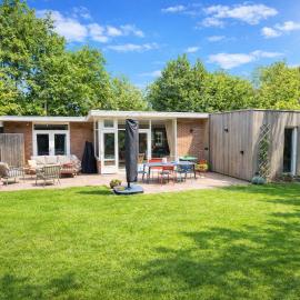 Fraaie familiebungalow op heerlijk rustige plek
