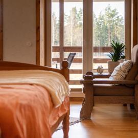 Authentic Estonian Wood Interior Apartment, Sunset Balcony Views, Lahemaa, hotel di Kolga