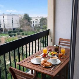 Blue lagon-350m plage-clim-parking, hotel in Saint-Cyprien-Plage