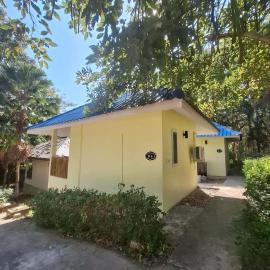 Jungle Breeze Bungalow 6, Fast WiFi, Quiet Retreat, Hotel in Ban Dan Mai