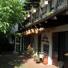 Hotel garni & Oma's Heuhotel 'Pension zur Galerie', khách sạn ở Barby