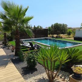 Villa moderne avec piscine privée près de la mer