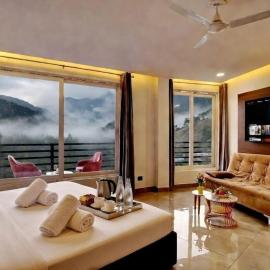 Whistling Pines by Nature's Vibe Stays Luxury Villa Bhumiyadhar Nainital, hotel in Nainital