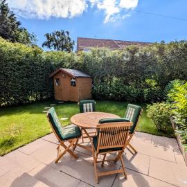 Relaxing Birdsong 4 Bedroom House, Hotel in Egerton